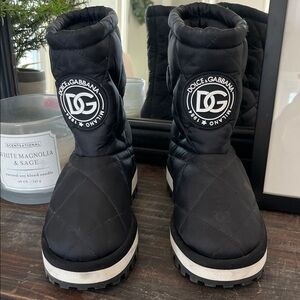 Dolce & Gabbana Black Quilted Winter Boots